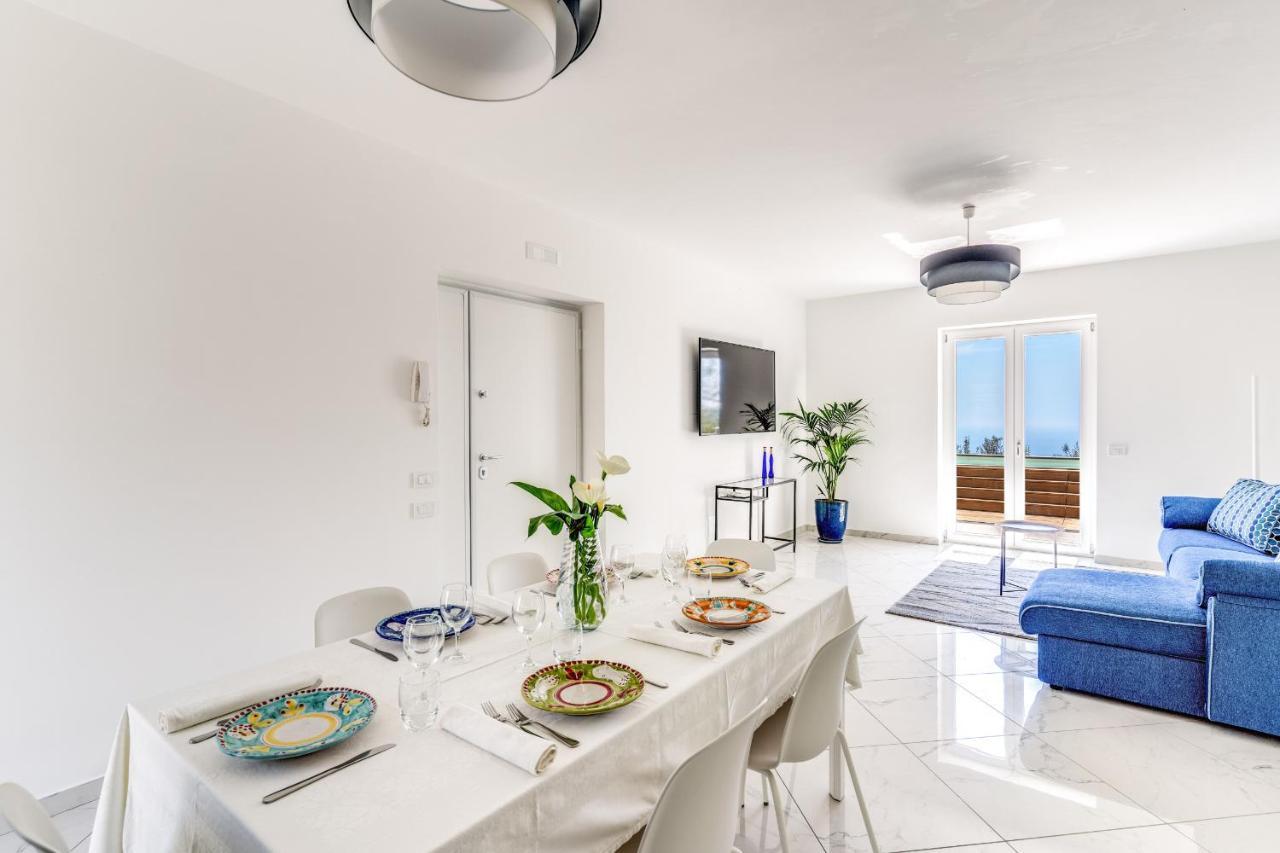 Villa Rusinella Minimalist Retreat With Sea Views Масса-Лубренсе Екстер'єр фото