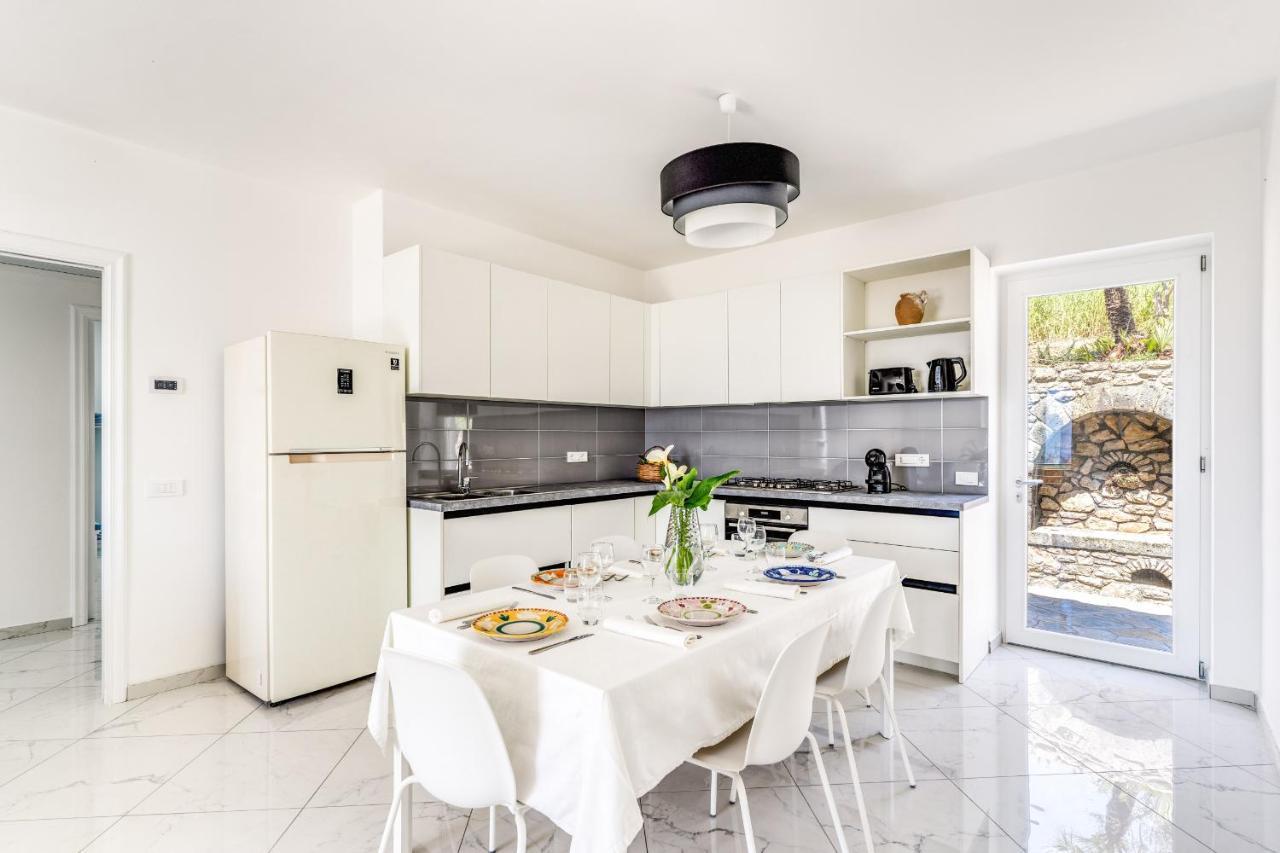 Villa Rusinella Minimalist Retreat With Sea Views Масса-Лубренсе Екстер'єр фото
