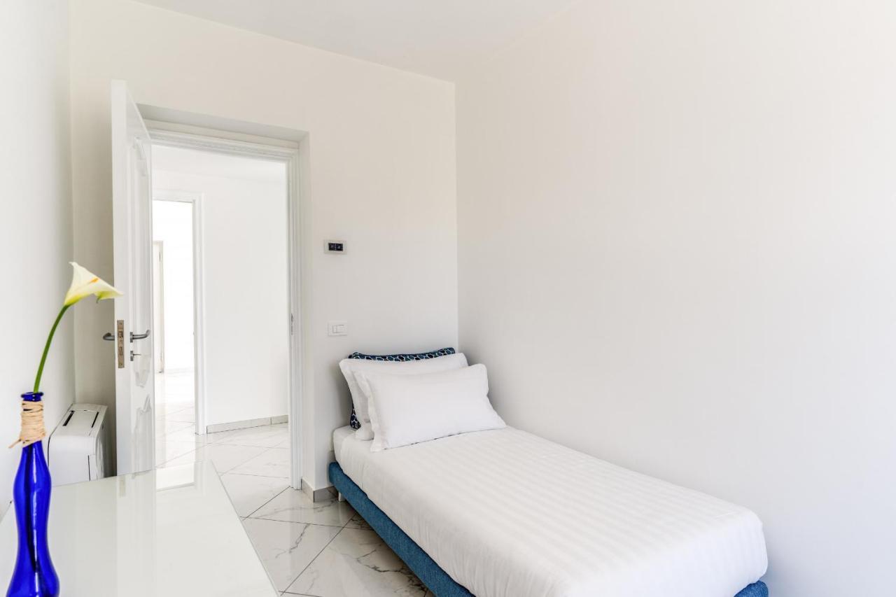 Villa Rusinella Minimalist Retreat With Sea Views Масса-Лубренсе Екстер'єр фото